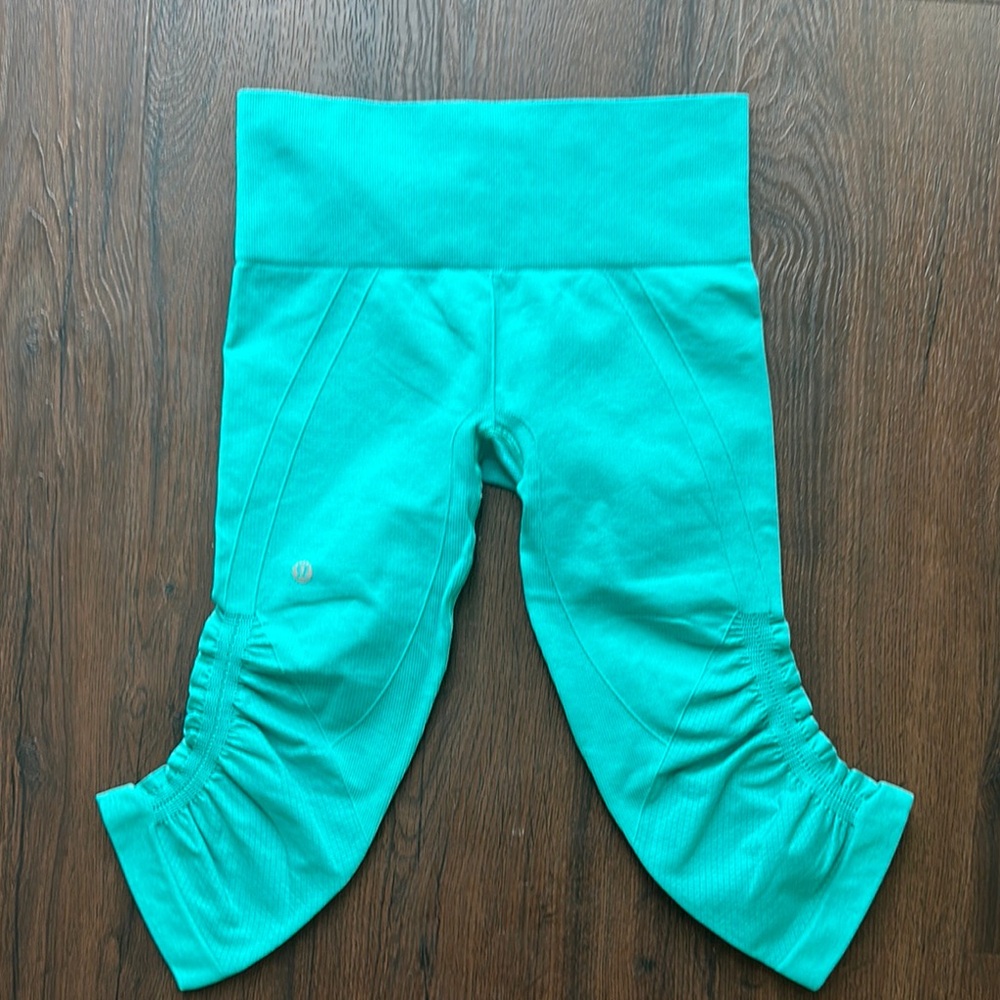 Lululemon Teal Capri Leggings - Picture 3 of 3